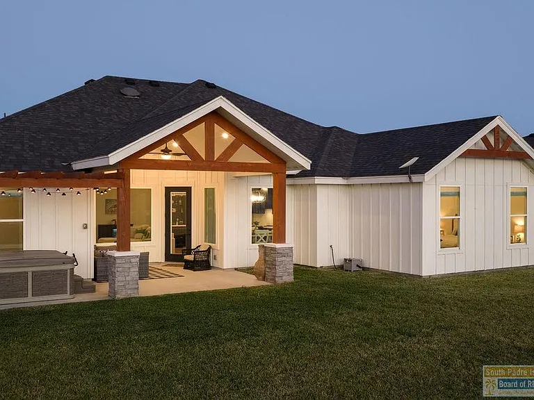 124 Torrey Pines Rd — Photo 37
