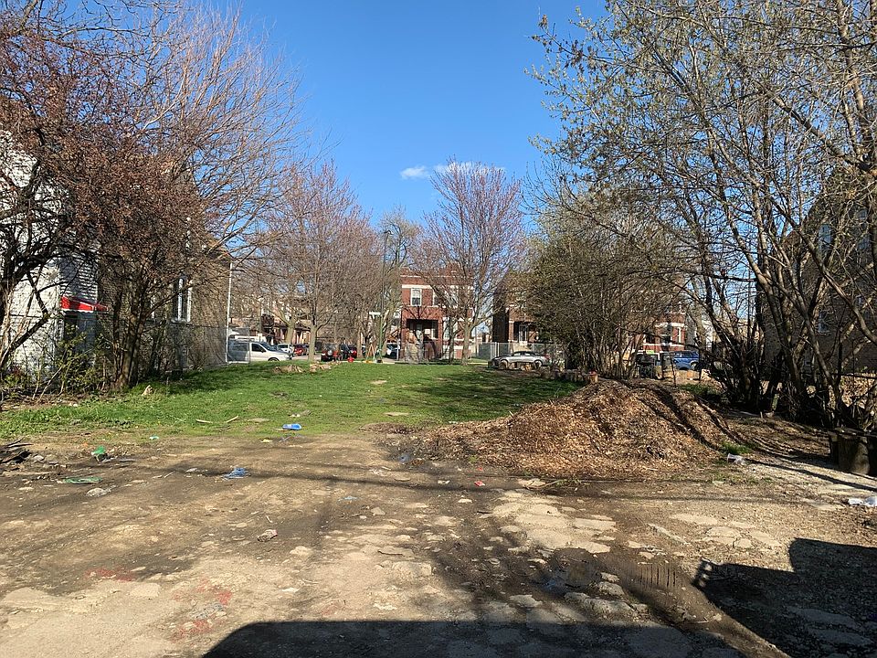 2nd image of 826 N Homan Ave