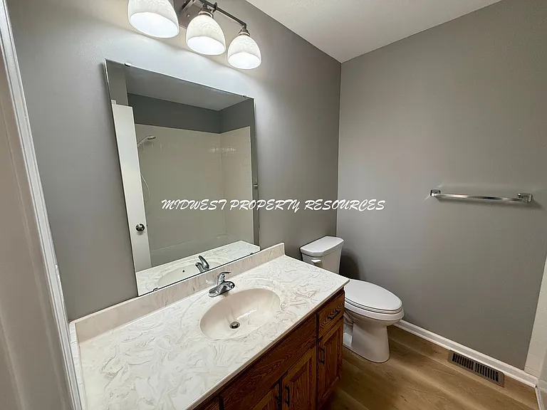 204 NW Market Pl — Photo 12