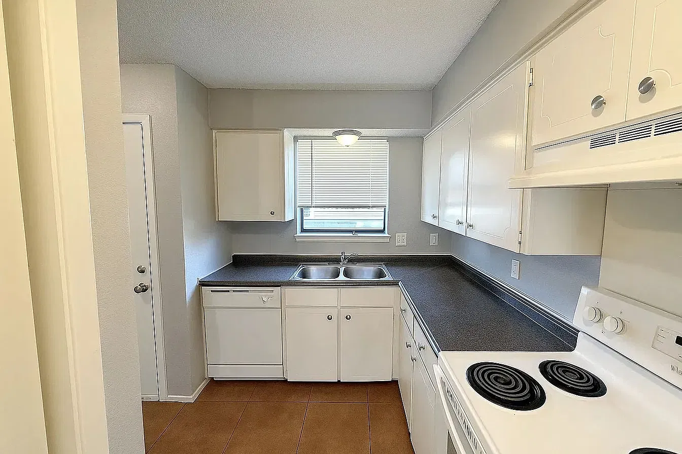 2 bed, 1192 sqft, $1,400 — Photo 3