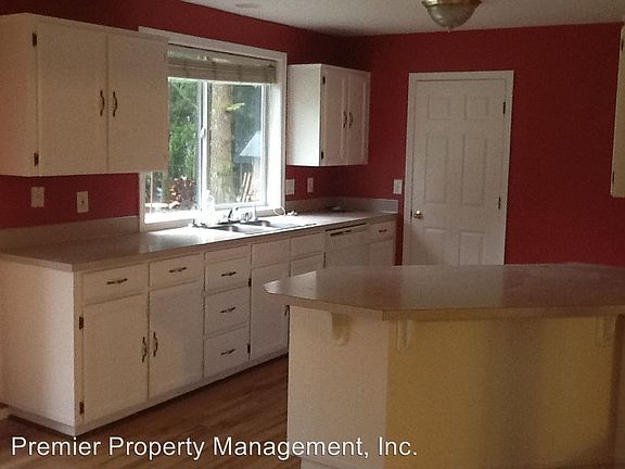 4th image of 106 N Cedar Ave