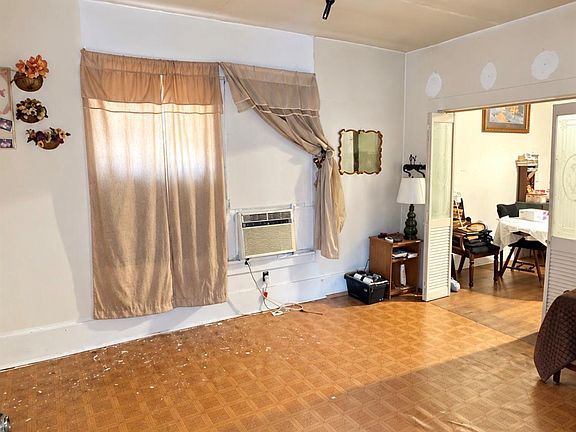 4th image of 3317 Pease St