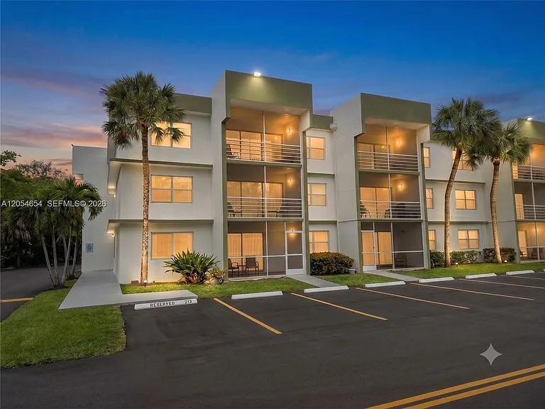 4205 N University Dr #303 — Photo 17
