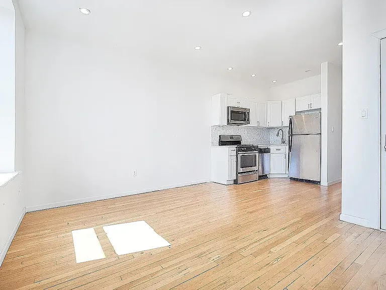 623 Halsey St #3 — Photo 1