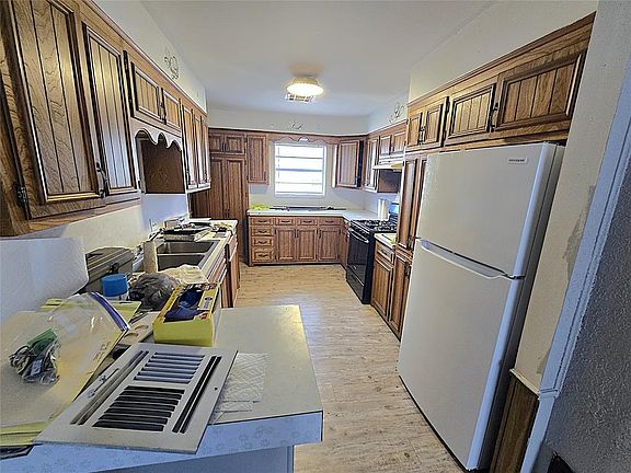 3rd image of 502 W 4th St
