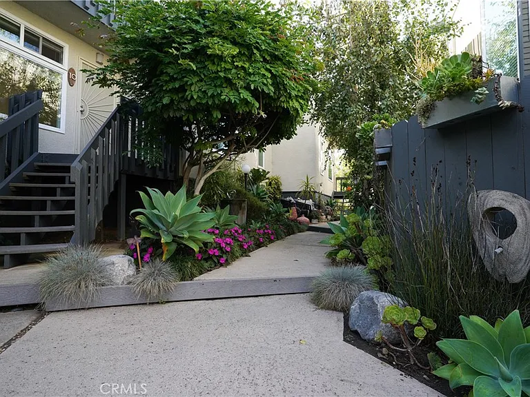 320 12th St #12 — Photo 7