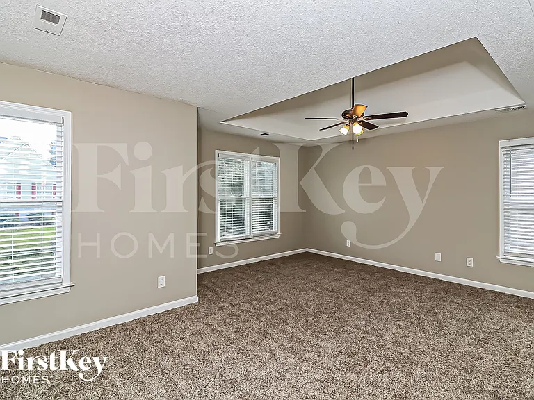 3727 Lockerbie Ln — Photo 11