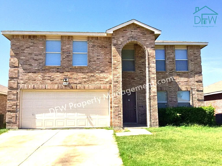 3952 Golden Horn Ln — Photo 1