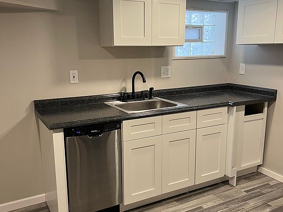 3rd image of 5350 Warren Ave #3