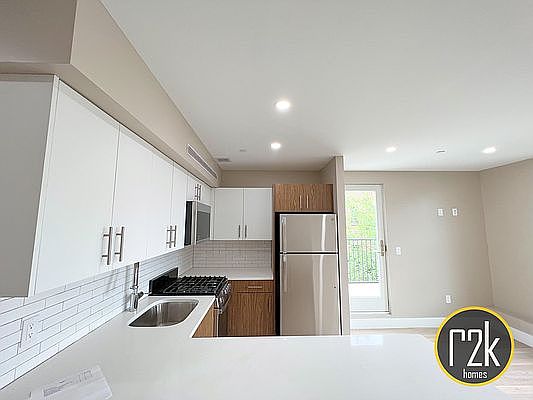2nd image of 2620 Hoyt Ave S #Penthouse