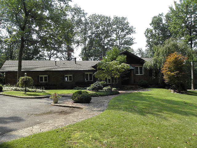 1st image of 8 Dogwood Ln