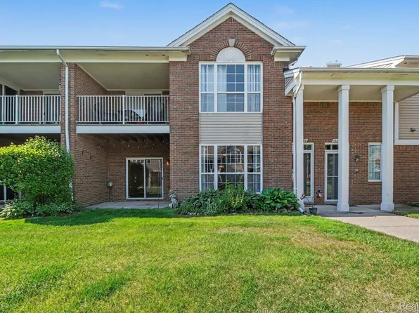 16339 Chatham Dr, Macomb, MI 48044