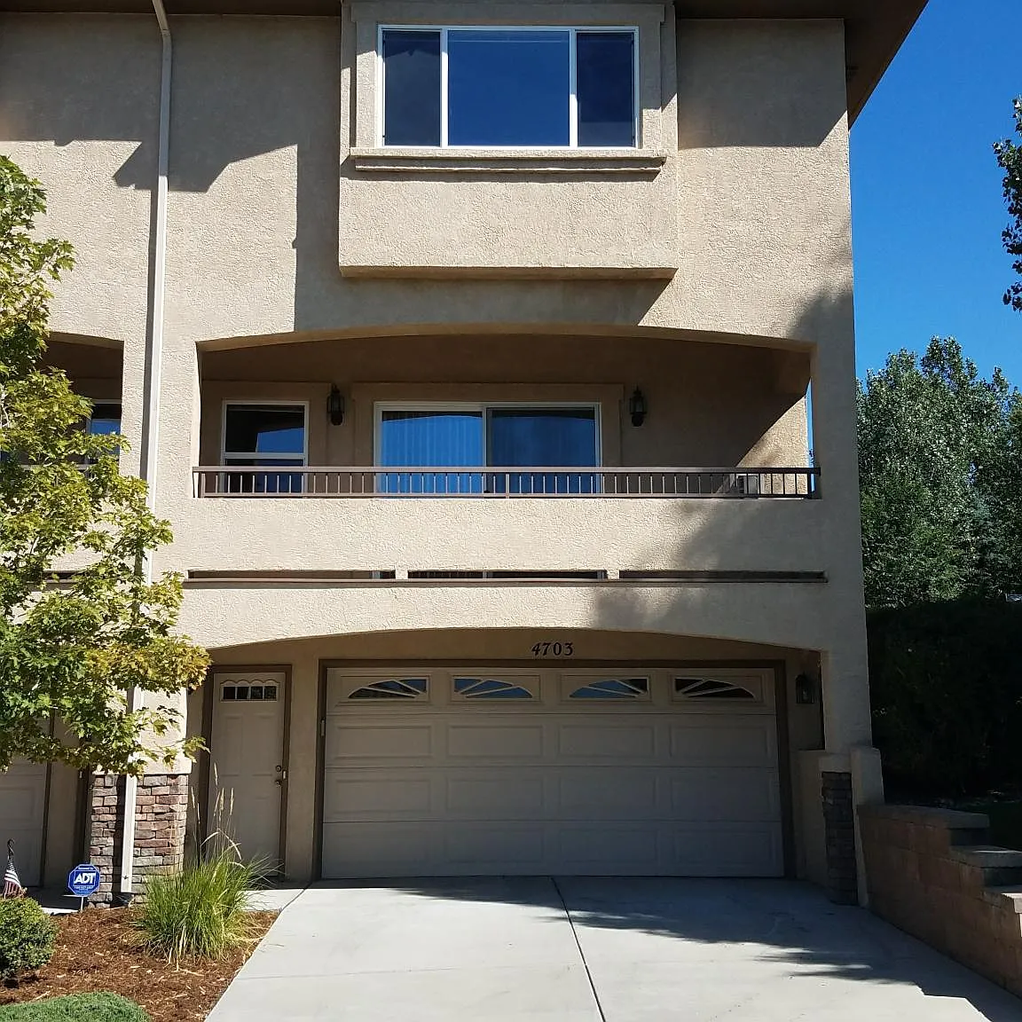 3 bed, 1316 sqft, $2,150 — Photo 2