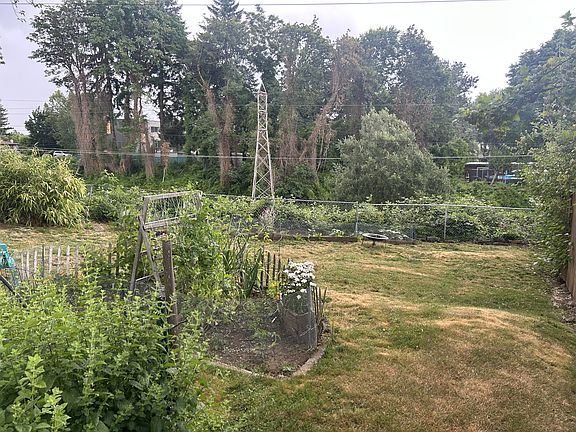 5th image of 3028 SE Tacoma St #1