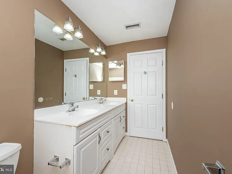 4021 Barrington Rd — Photo 19