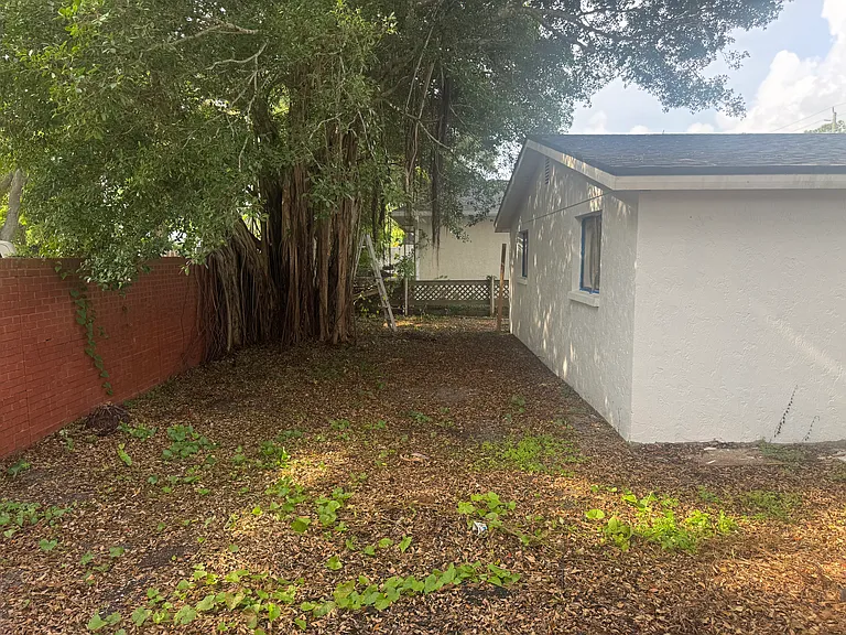 3923 Rockefeller Ave — Photo 10