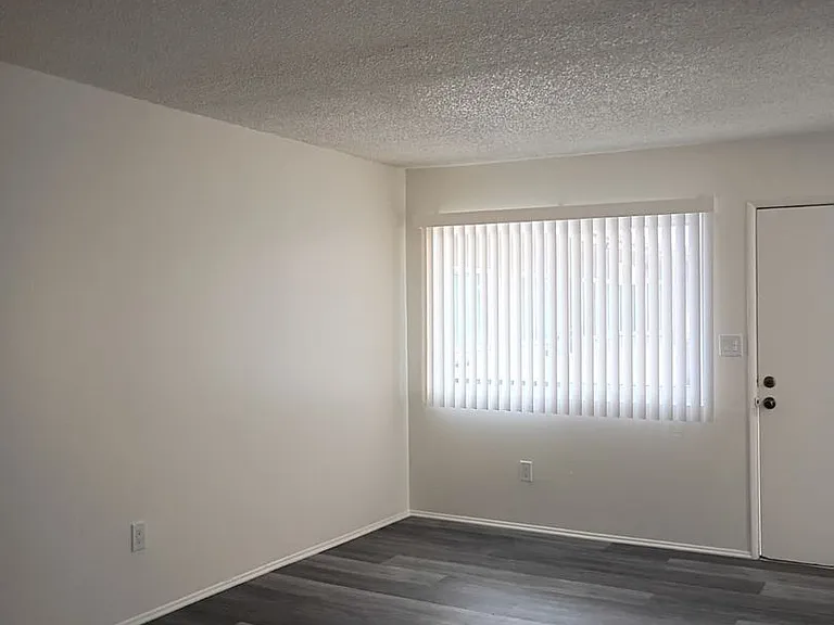 508 S Victoria Ave — Photo 15