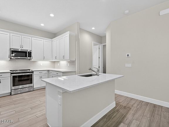 3rd image of 20 Longridge Ln