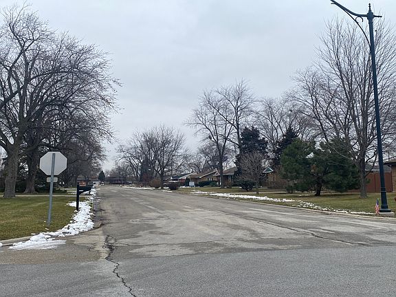 5th image of 9423 S 76th Ct