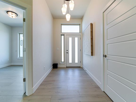5th image of 4443 Cowlitz Blvd