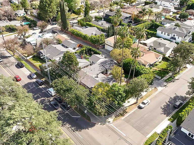 13360 Magnolia Blvd — Photo 61