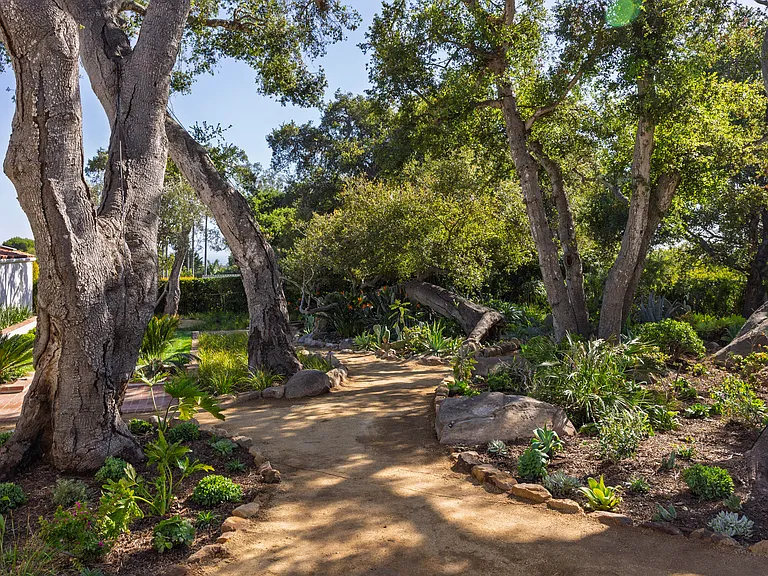 680 Buena Vista Dr — Photo 35