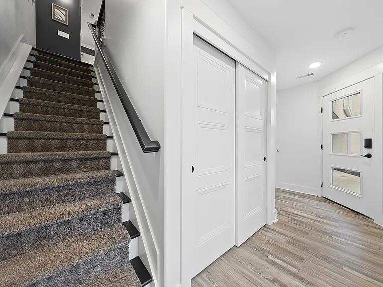 127 E 8th Ave — Photo 31