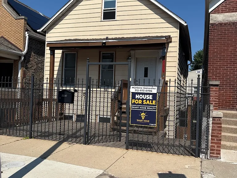 2237 S Oakley Ave — Photo 20