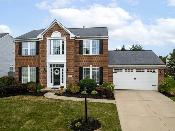 492 Rockglen Dr, Wadsworth, OH 44281