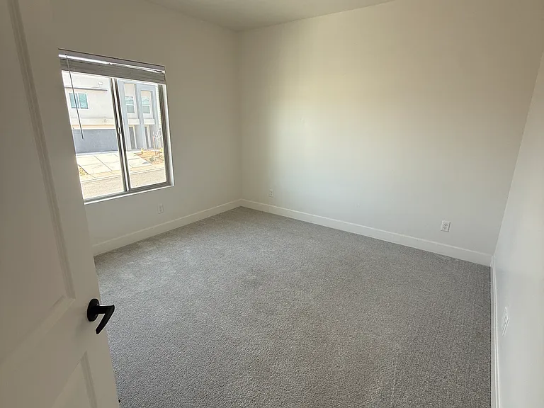 276 S 1930 W — Photo 13