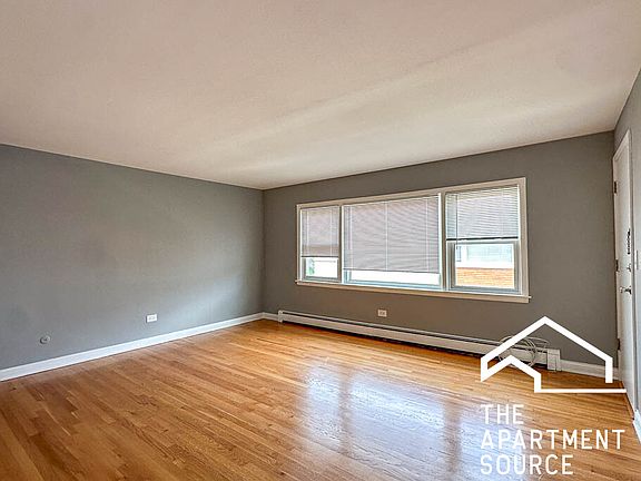 3rd image of 3835 N Narragansett Ave #3E