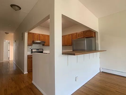 3rd image of 222 Gates Ave #2