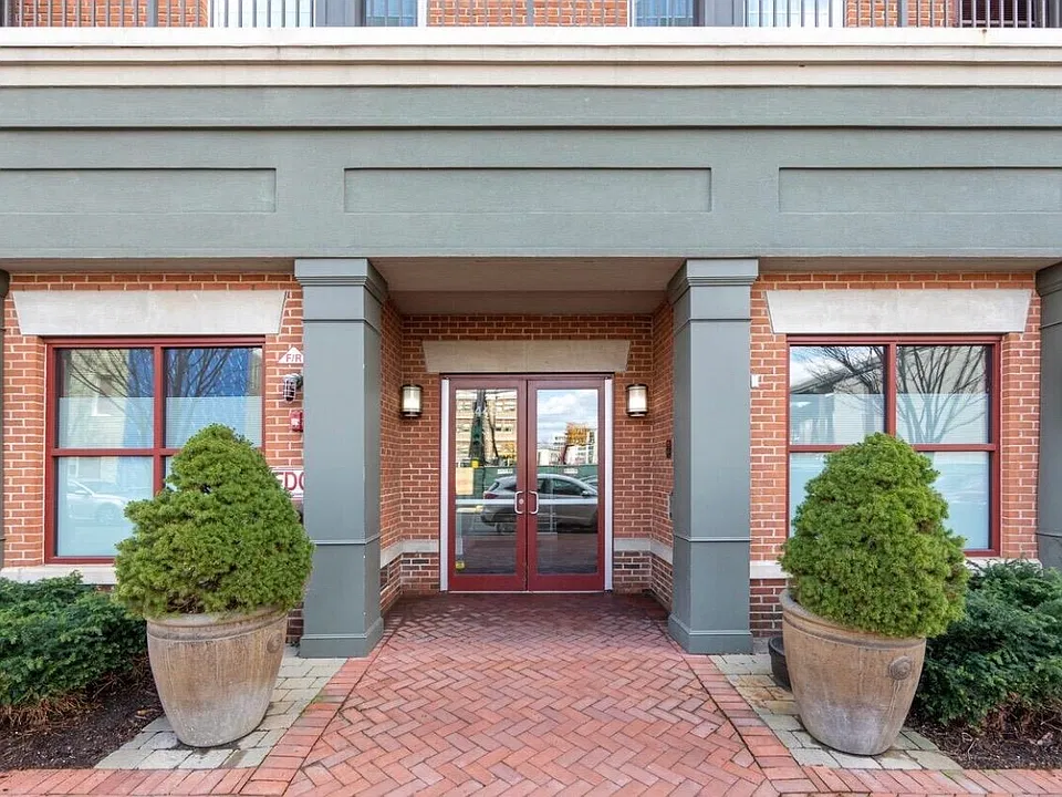 443 2nd St #405