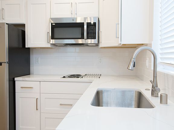 5th image of 15044 Cullen St