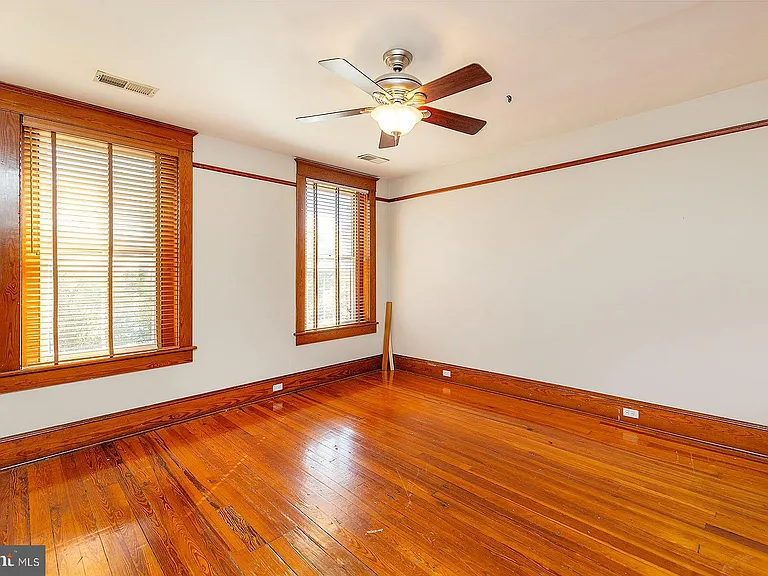 7 N Loudoun St #1/2 — Photo 30
