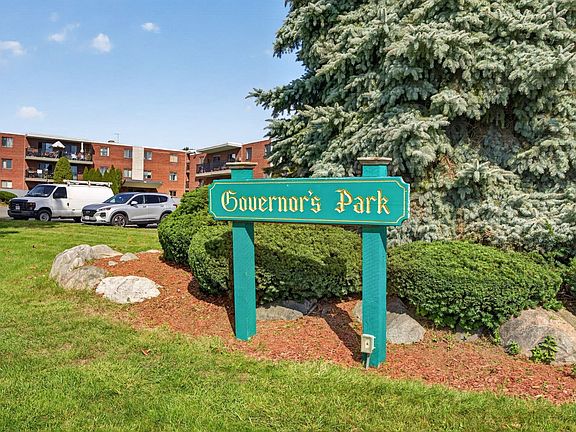 2nd image of 800 Governors Dr APT 6