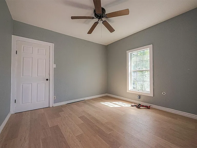 4704 Farmer St — Photo 13