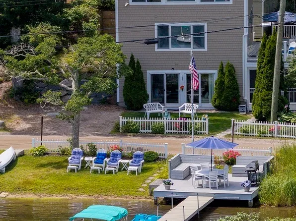 197 Roxy Cahoon Rd, Plymouth, MA 02360