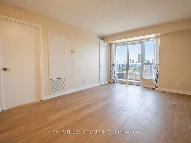 151 Village Green Sq #2703 — Photo 5