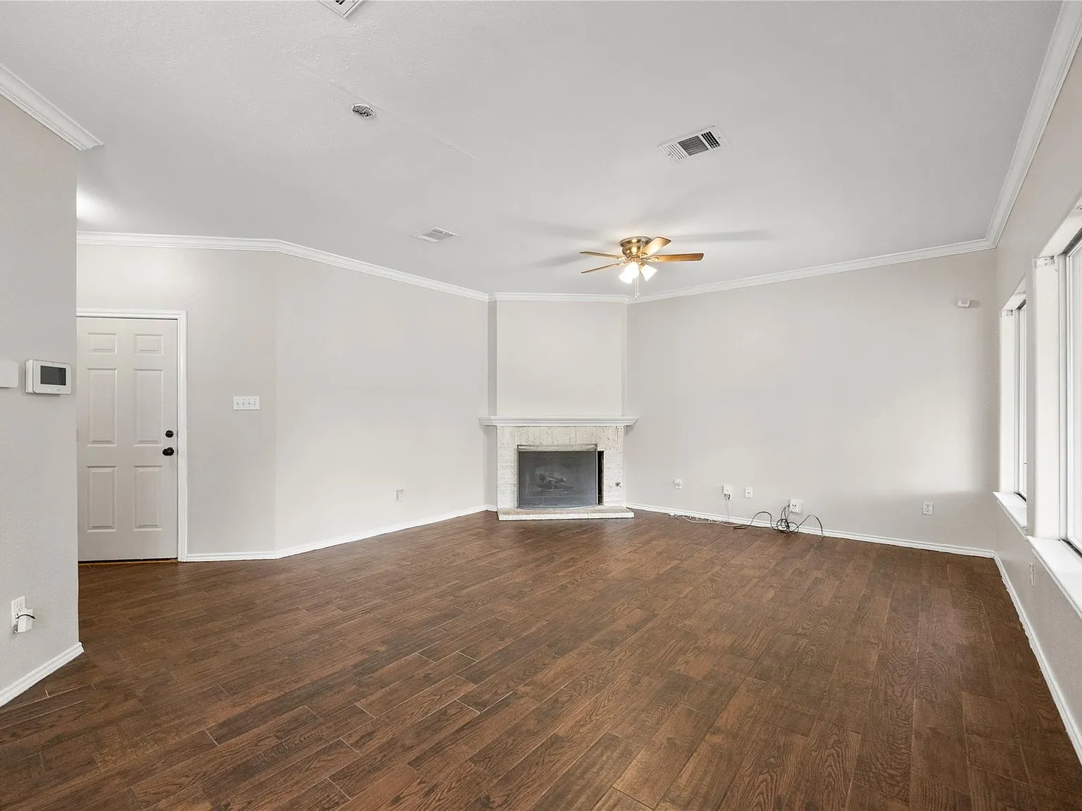 3 bed, 2.5 bath, 2510 sqft, $2,300 — Photo 4