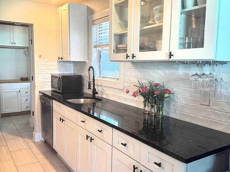 1128 Carnegie Ave — Photo 9