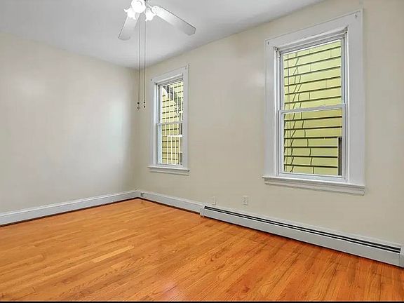 4th image of 270 Stevens Ave