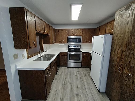 2nd image of 938 5th Ave W Suite D
