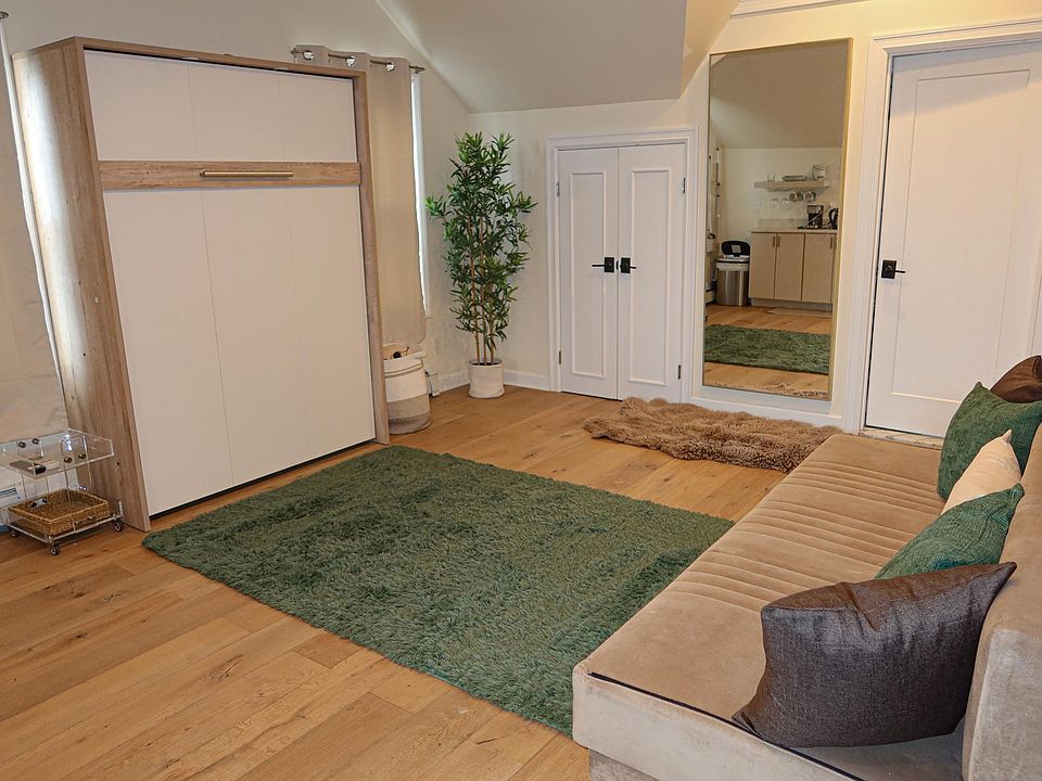 1st image of 147 Bay 35th St #3