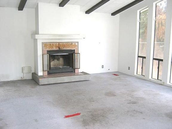 4th image of 699 E Evans St