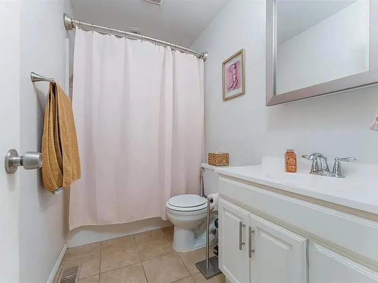 2432 Tamarack Rd — Photo 4