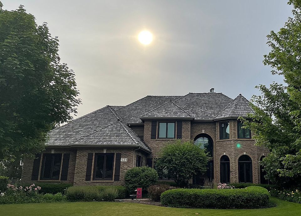 1st image of 521 Sterling Ln