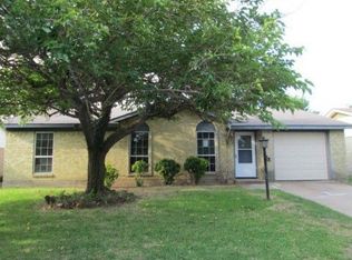 1713 Waggoner Dr, Grand Prairie, TX 75051