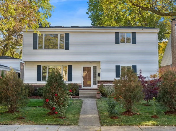 1811 Hartrey Ave, Evanston, IL 60201