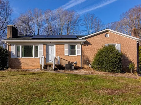 4725 Shattalon Cir, Winston Salem, NC 27106